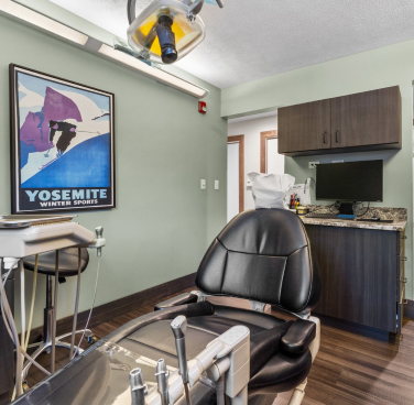 Dental Consult Room - Omni Dental McMurray